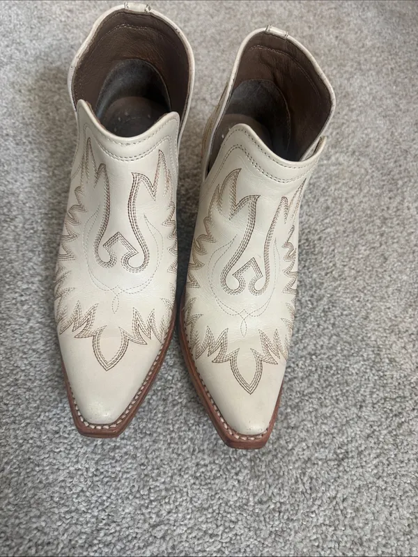 Women’s Cream Western-Style Leather Ankle Boots - Image 2