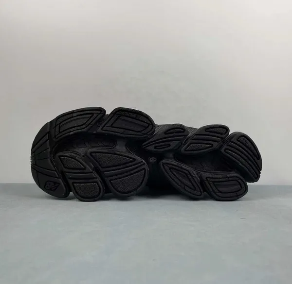 Women's size 8.5/Men's size 7 (UK 6.5) New Balance Abzorb 2000 Black/black - Image 2