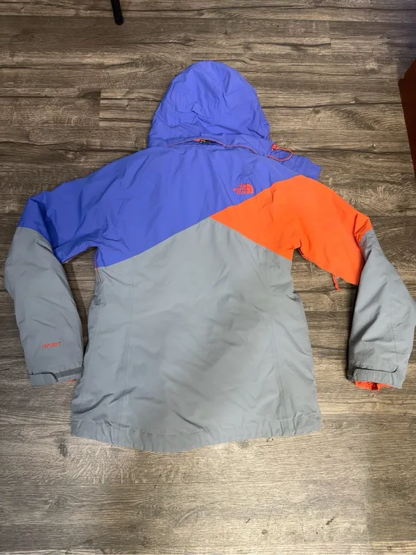 The North Face Women’s HyVent Insulated Colorblock Ski Jacket Small - Image 4