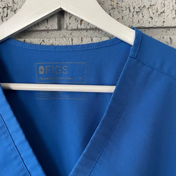 Figs Casma Three-Pocket Scrub Top Royal Blue Size Medium - Image 4