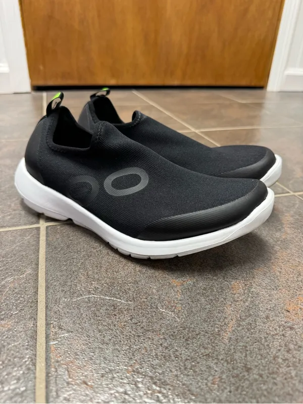 OOFOS OOmg Sport Slip On Lowtop Sneakers Shoes Black White Logo Womens 9 EU 40 - Image 12