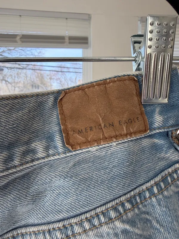 American Eagle Distressed Mom Jeans Size 10 Vintage Wash - Image 5
