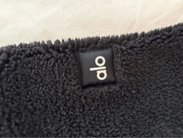 Alo Cropped Sherpa Zip Up - Image 4