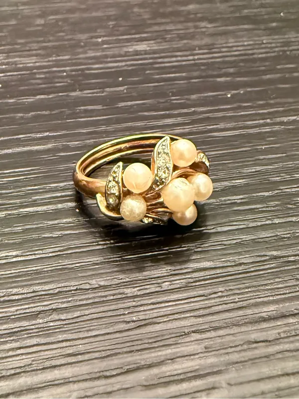Vintage AVON Cluster Pearl and Rhinestones Cocktail Ring Costume Jewelry - Image 2
