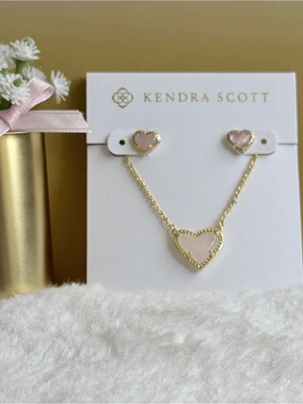 Kendra Scott Ari Heart Gold Pendant Necklace and Earrings in Rose Quartz - Image 3