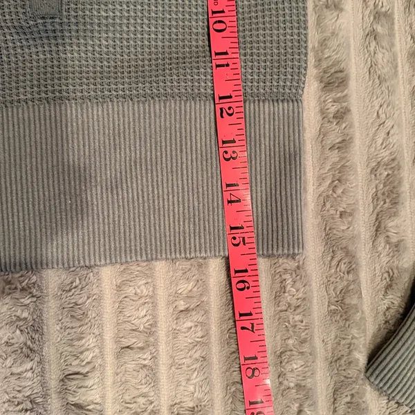 OFFLINE by Aerie Waffle Knit Henley Crop Top Sage Green XS‎ Thumbholes Thermal - Image 5