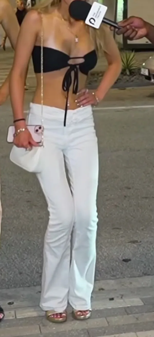Urban Outfitters White BDG Ruched V-Front Flare Jeans - Image 2
