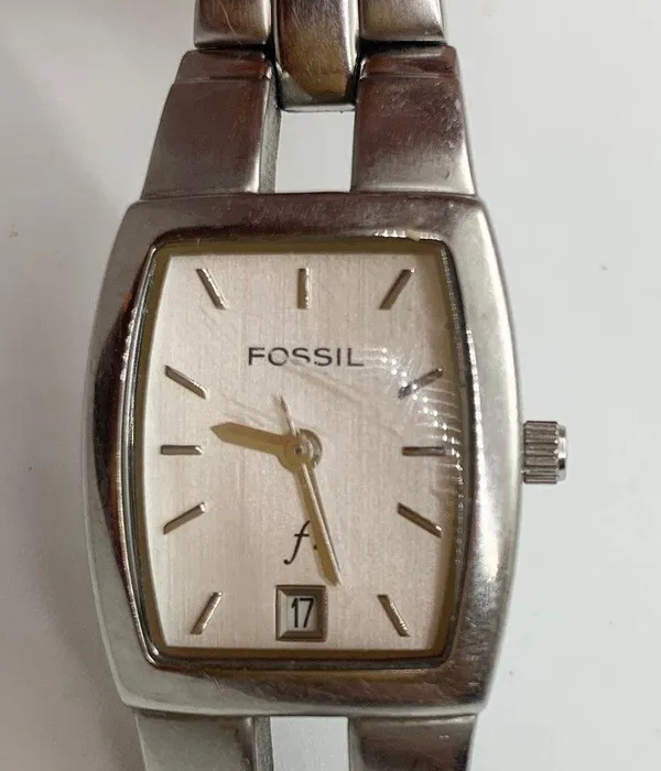 Fossil f2 ladies analog date watch ES1053 all Stainless Steel runs - Image 2