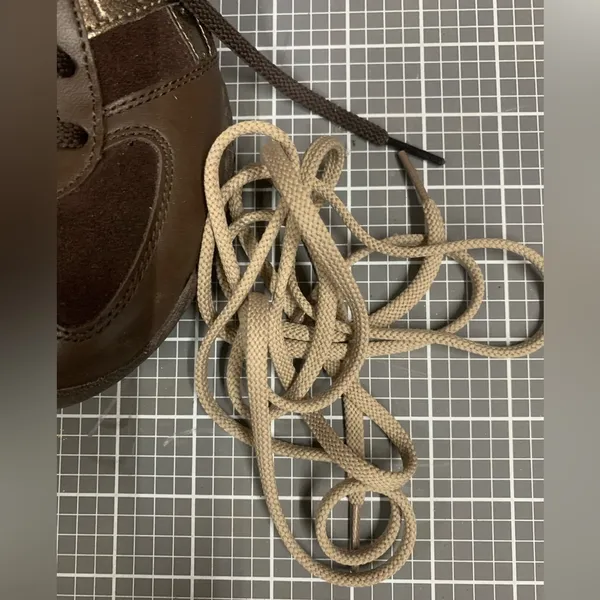 Skechers size 7 color chocolate - Image 3