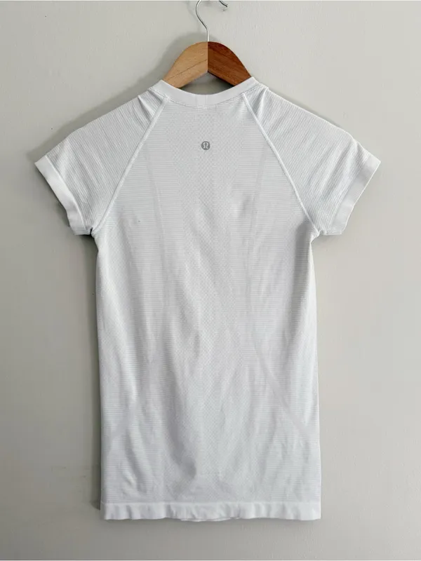 Lululemon Swiftly Tech Short Sleeve Shirt size 4 - Image 7