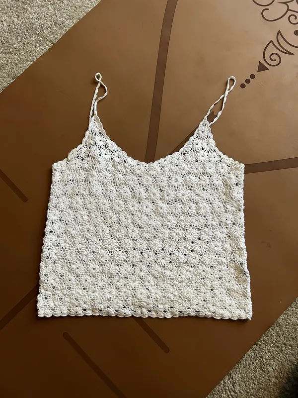 Floral white top Size M - Image 3