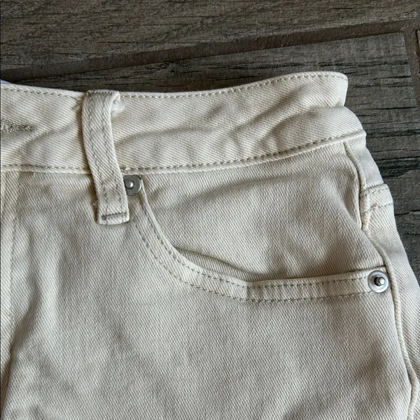 Princess Polly Cream Distressed Women Shorts - Image 4