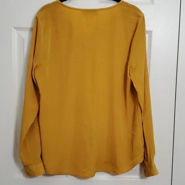 NWT Loft Two Pocket Blouse - Image 5