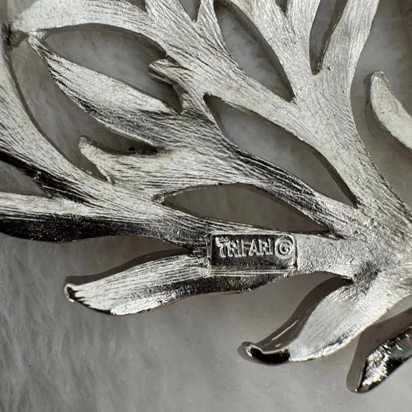 Crown Trifari Vintage Leaf Brooch Pin & Clip Earrings RARE 1950s 1960s - Image 5