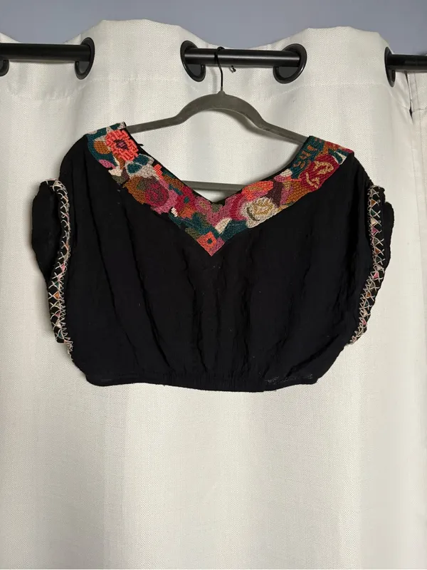 Free People Santoshi Black Floral Embroidered Crop Top Size 4 - Image 3
