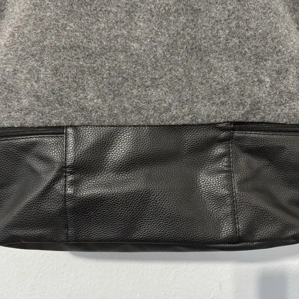 DSW Gray Textured Felt Weekender Tote‎ Travel Bag With Compartment 18x16x7 in - Image 5