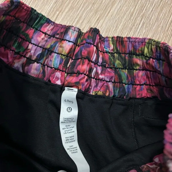 Lululemon hotty hot high rise shorts - Image 3