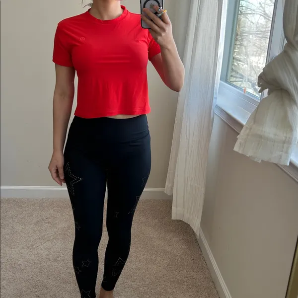 Lululemon Red cropped top. Size 2 - Image 6