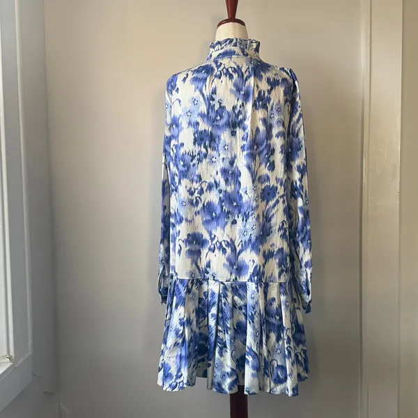 Tuckernuck Tate Dress in Blue and White Floral Long Sleeve Size XL - Image 3