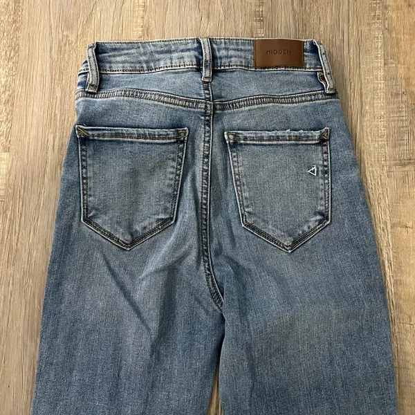 Hidden Jeans Happi Mid Rise two tone flare jeans! - Image 4