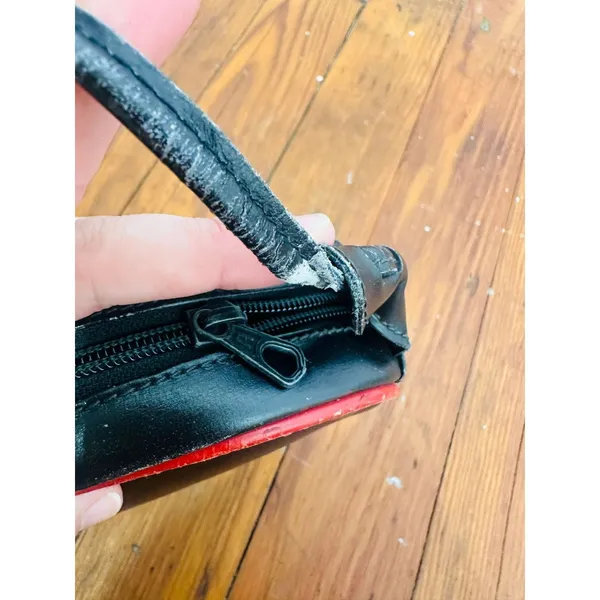 Vintage GUCCI Black Red 1980s Leather Oval Interlocking GG Logo Crossbody Purse - Image 8