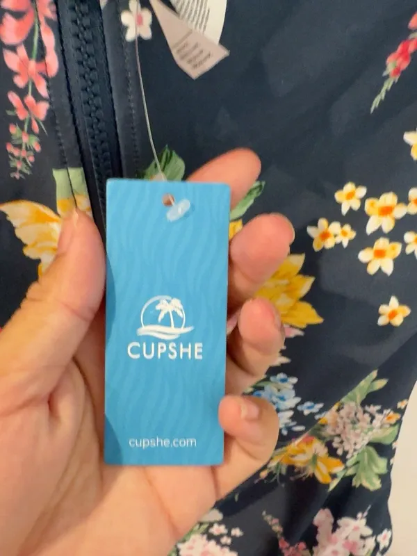 CUPSHE Floral One Piece Swimsuit Medium Zip Front Short Sleeve NWT - Image 3