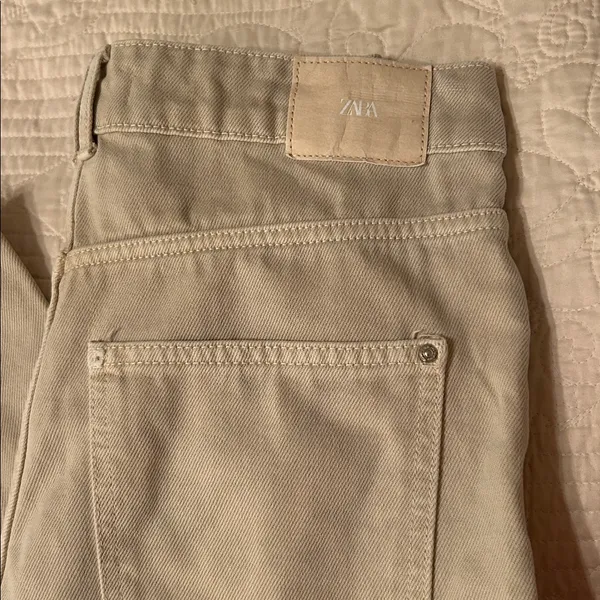 Zara Cream Jeans with Frayed Hem - Image 4