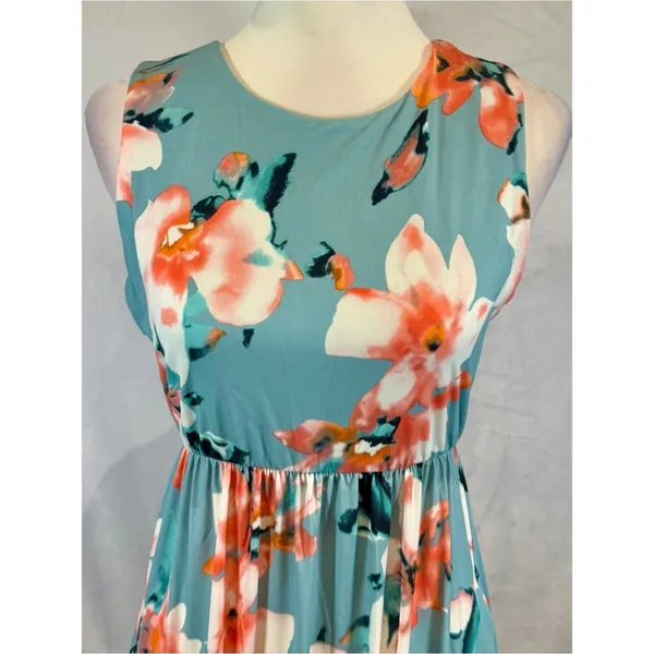 Boutique light blue floral garden party maxi dress with pockets size medium - Image 3