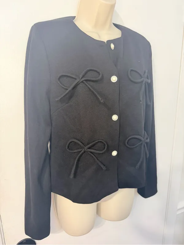 RIVIR Black Knit Jacket Size M Bow Detail Pearl Rhinestone Buttons Collarless - Image 4