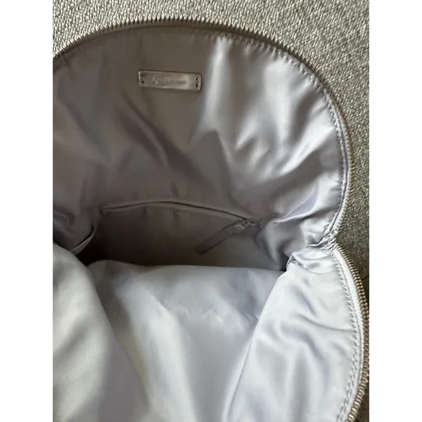 Lululemon Grey Crinkle Nylon Crossbody Bag‎ Adjustable Strap Silver Logo Bag EUC - Image 7