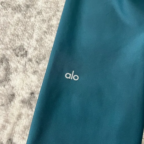 Alo High-Waist Airlift Legging in Galactic Teal - Image 4