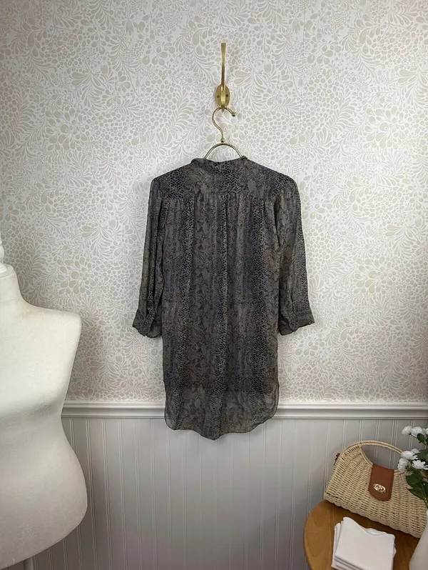 Wilfred by Aritzia 100% Silk Animal Print Tunic Button Blouse - Size - XXS - Image 4