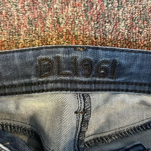 ‎DL1961 jeans 28 - Image 8