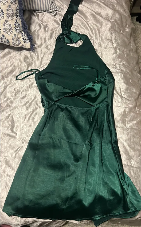 Selfie Leslie green satin halter dress - Image 5
