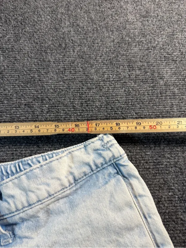 Express Light Wash High Rise Pleated Denim Shorts Size XL 3.5 Inch Inseam - Image 7