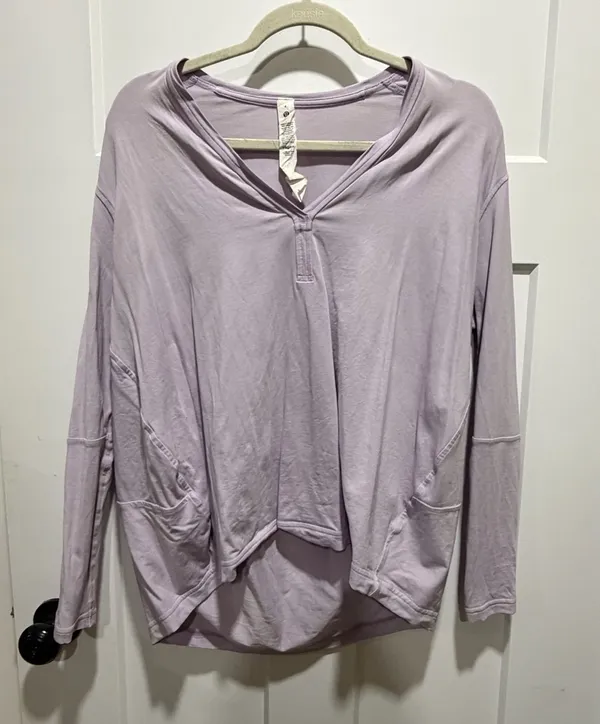 Lavender Lululemon shorts and top matching set - Image 2