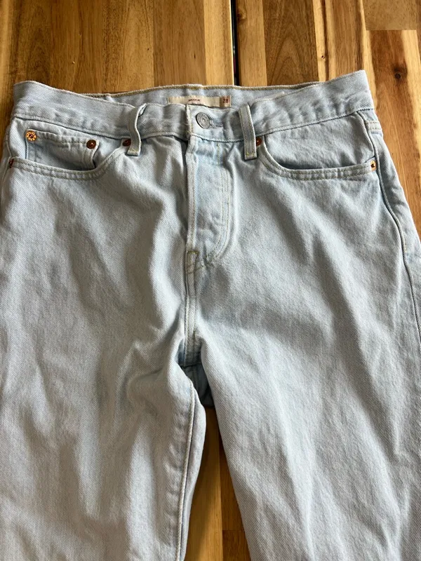Levi’s Wedgie Fit Light Wash High Rise Jeans Women’s 28 - Image 3