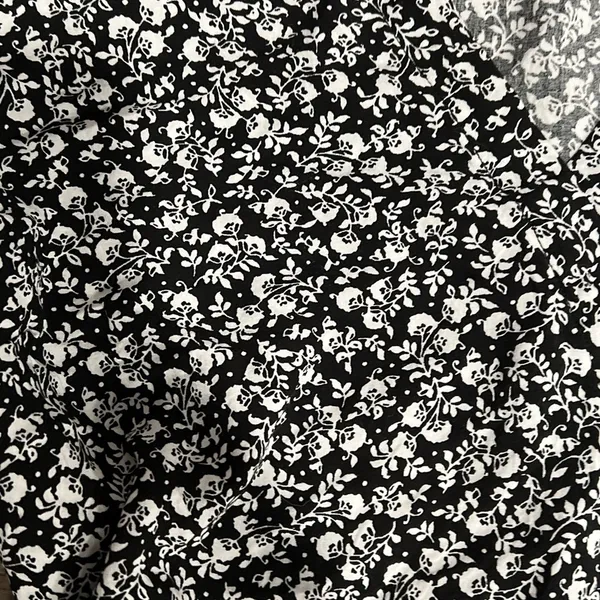 Women’s Old Navy Black & White Medium Long Sleeve Floral Flower Top - Image 4