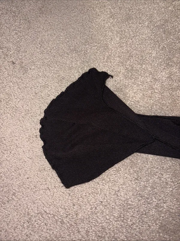 Women’s Black Long-Sleeve Tie-Back Crop Top - Image 4