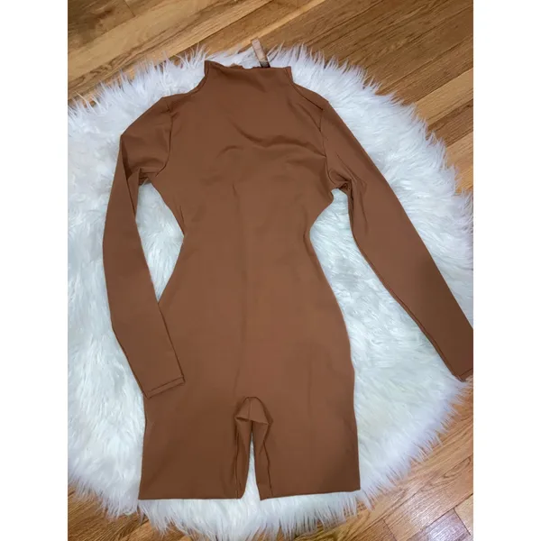 SKIMS Size Small ALL-IN-ONE LONG SLEEVE MID THIGH ONESIE CARAMEL NWT Jumpsuit - Image 2