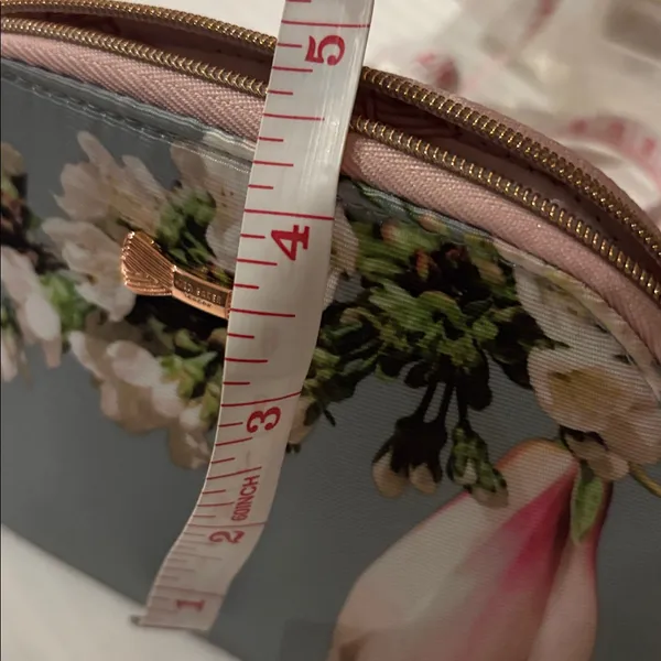 Ted Baker Mini Bag Perfect For Chargers/Cosmetics/ Anything You Want It To Be - Image 12