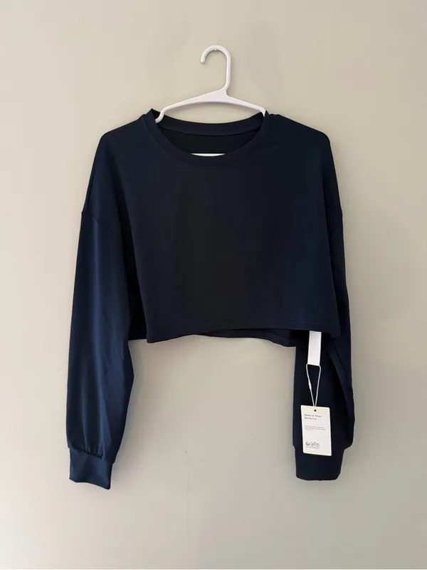 NWT Halara Cropped Long Sleeve Athletic Top Navy Blue Medium - Image 3