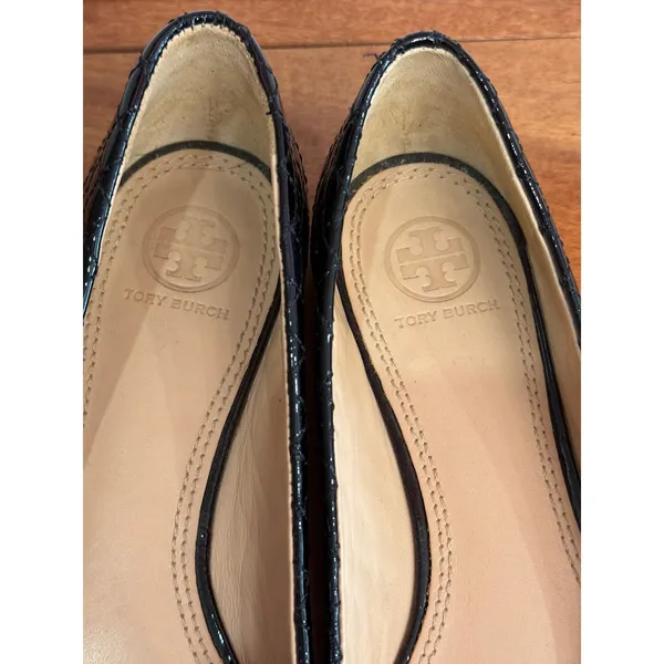 Tory Burch Ballet Flats Womens Black Quilted‎ Patent Leather Gold Logo 7.5M - Image 7