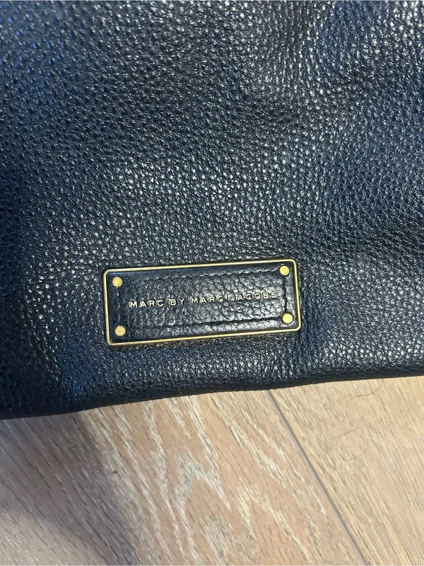 Marc by Marc Jacobs Too Hot To Handle Bentley Tote Black Pebbled Leather - Image 2