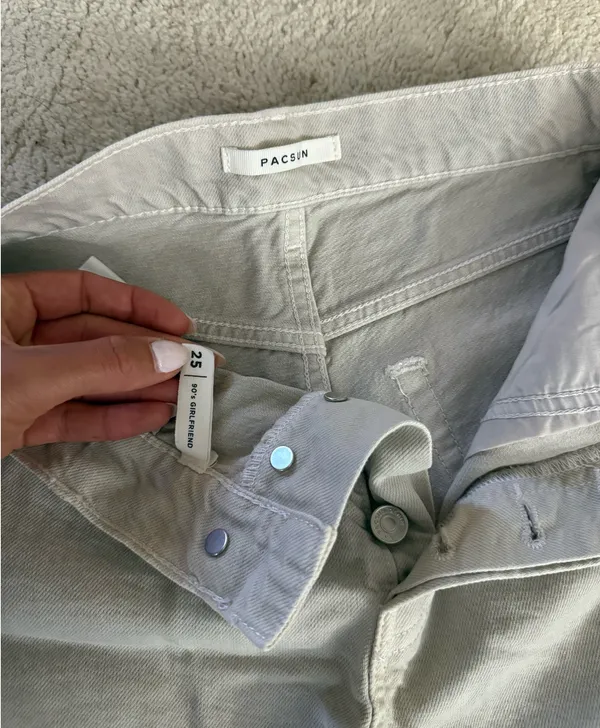 90s Girlfriend Light Khaki PacSun Shorts - Image 2
