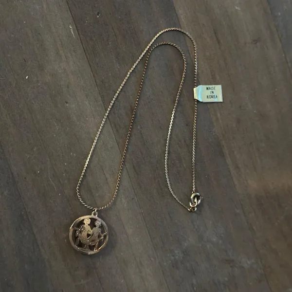 Vintage Gemini Twins Pendant Necklace - Image 5