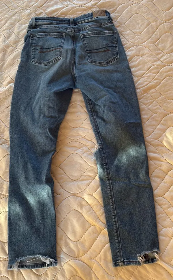 American Eagle Mom Jeans - Image 4