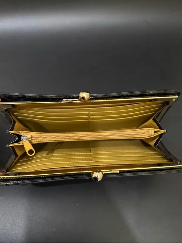 Vintage HOBO International Black Embossed Croc Leather Kiss-lock Clutch Wallet - Image 4