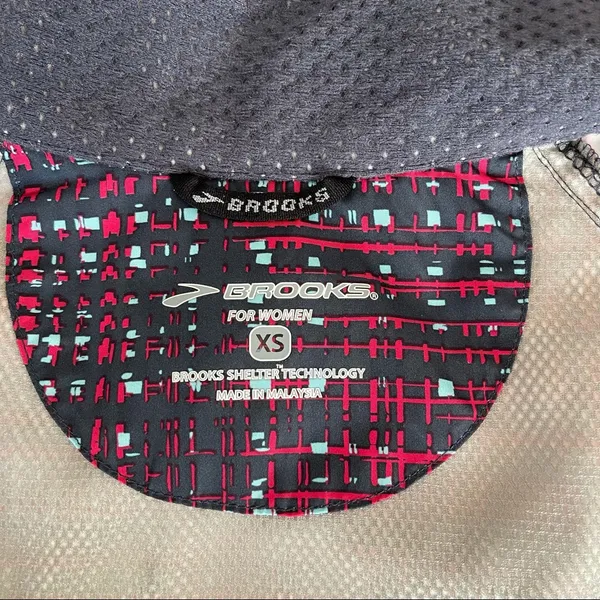 Brooks Running Shelter Technology Vest XS - Image 9