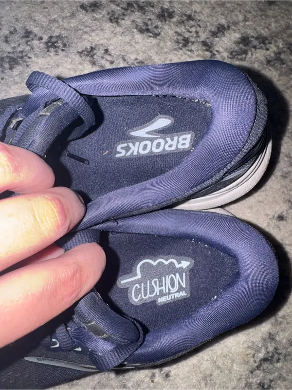 Brooks Navy and White Running Sneakers - Image 4